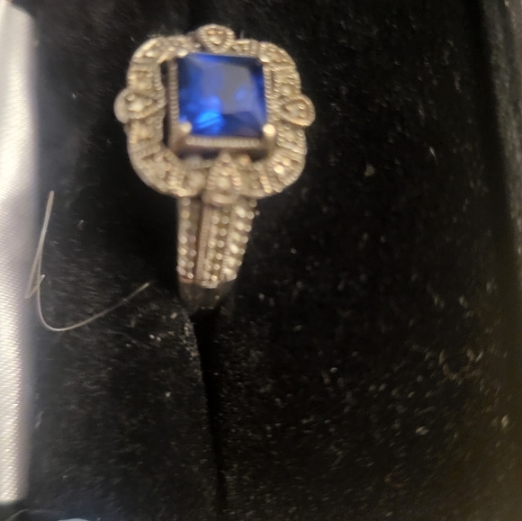 Ring - Picture 2 of 6